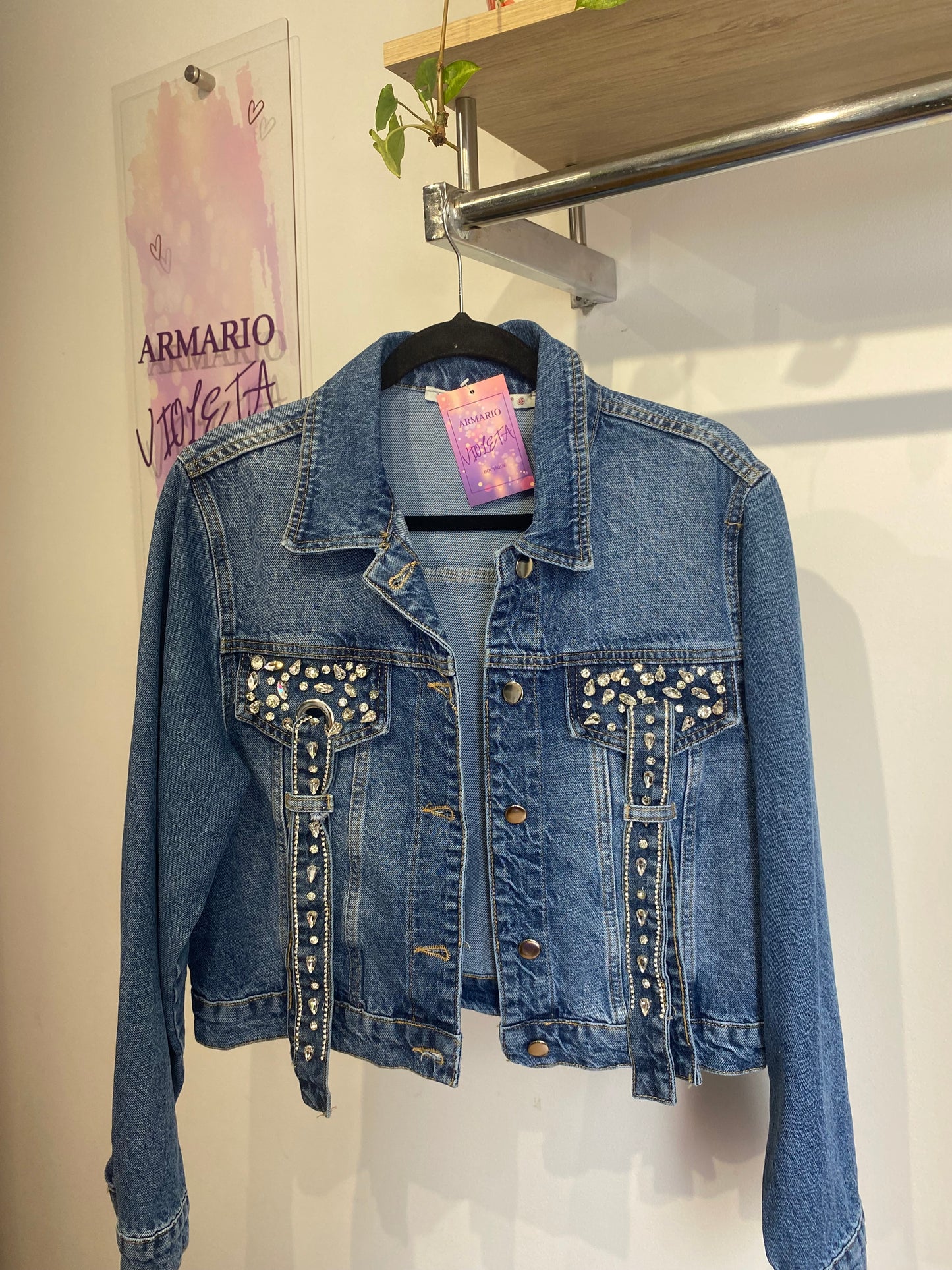 Chaqueta de jean y cristales